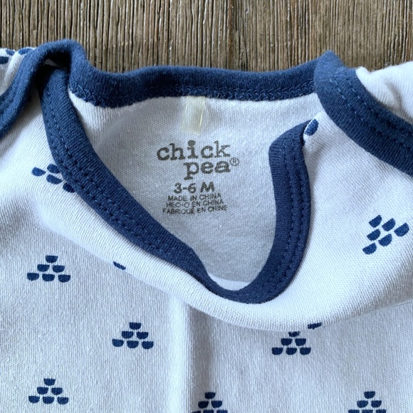 4/$10 Chick Pea long sleeve onesie 3-6 months - Picture 3 of 4